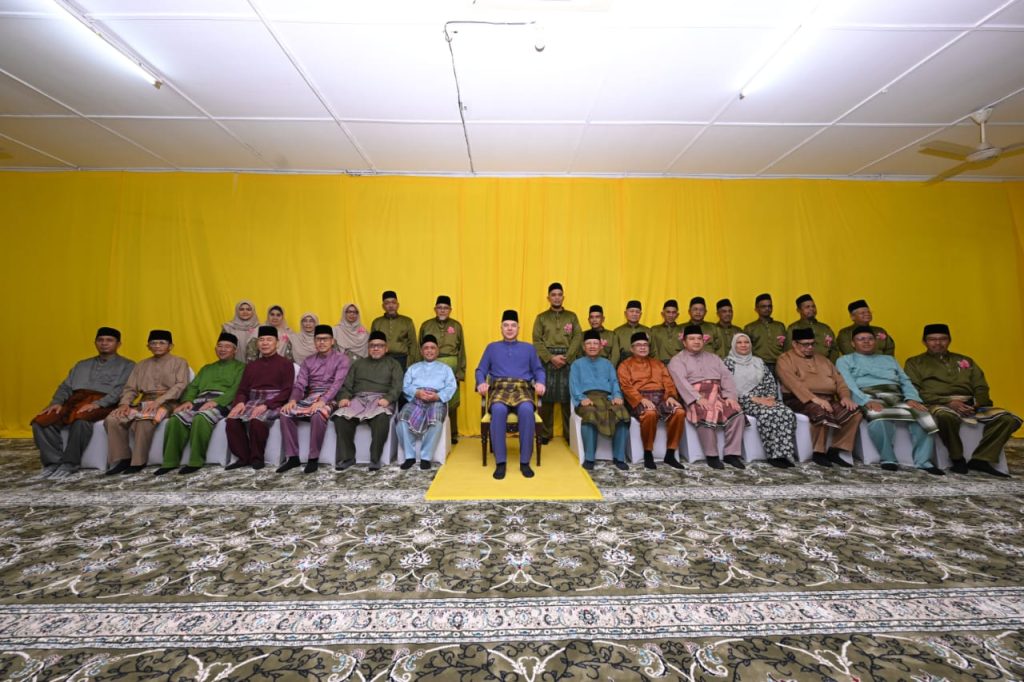 Sultan Nazrin berkenan berbuka puasa di Masjid Raja Muda Musa II