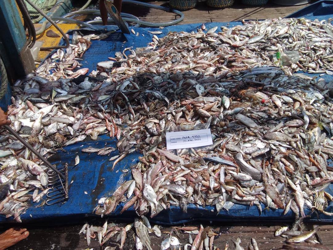 vesel nelayan ditahan Lumut Maritim Malaysia tahan vesel nelayan Perak vesel langgar syarat lesen perikanan tangkap ikan kawasan larangan Malaysia kru warga asing tanpa permit vesel Op Khas Tanjung 2 Maritim Perak vesel nelayan Myanmar ditahan