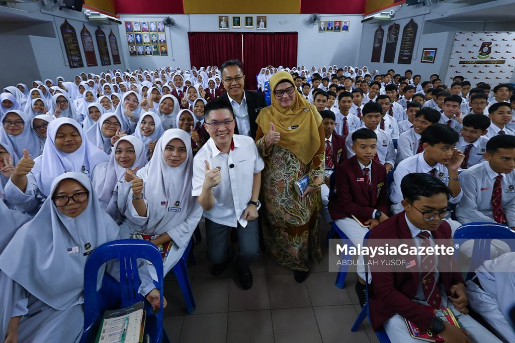 SMK Raja Permaisuri Bainun terima bas baharu, RM50,000 naik taraf surau