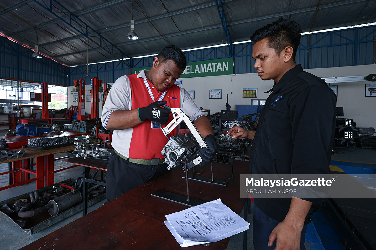 pelajar GiatMARA Tapah kemahiran jahitan Sijil SKM kemahiran ibu tiga anak belajar jahitan kursus jahitan GiatMARA Tapah TVET lepasan SPM Malaysia peluang perniagaan jahitan pakaian pelajar B40 GiatMARA kursus automotif GiatMARA SKM Tahap Dua Malaysia