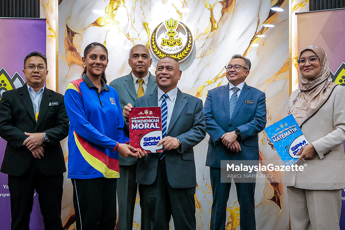 buku rujukan percuma SPM Perak 2026 Tuisyen Cikgu Saarani, pelajar SPM Perak, bantuan pendidikan Perak, Yayasan Perak, calon SPM B40, buku rujukan SPM percuma, keputusan SPM Perak, inisiatif pendidikan negeri