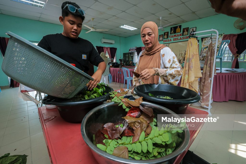 Usahawan Felcra Seberang Perak olah ‘daun‘ jadi produk kraf eksklusif