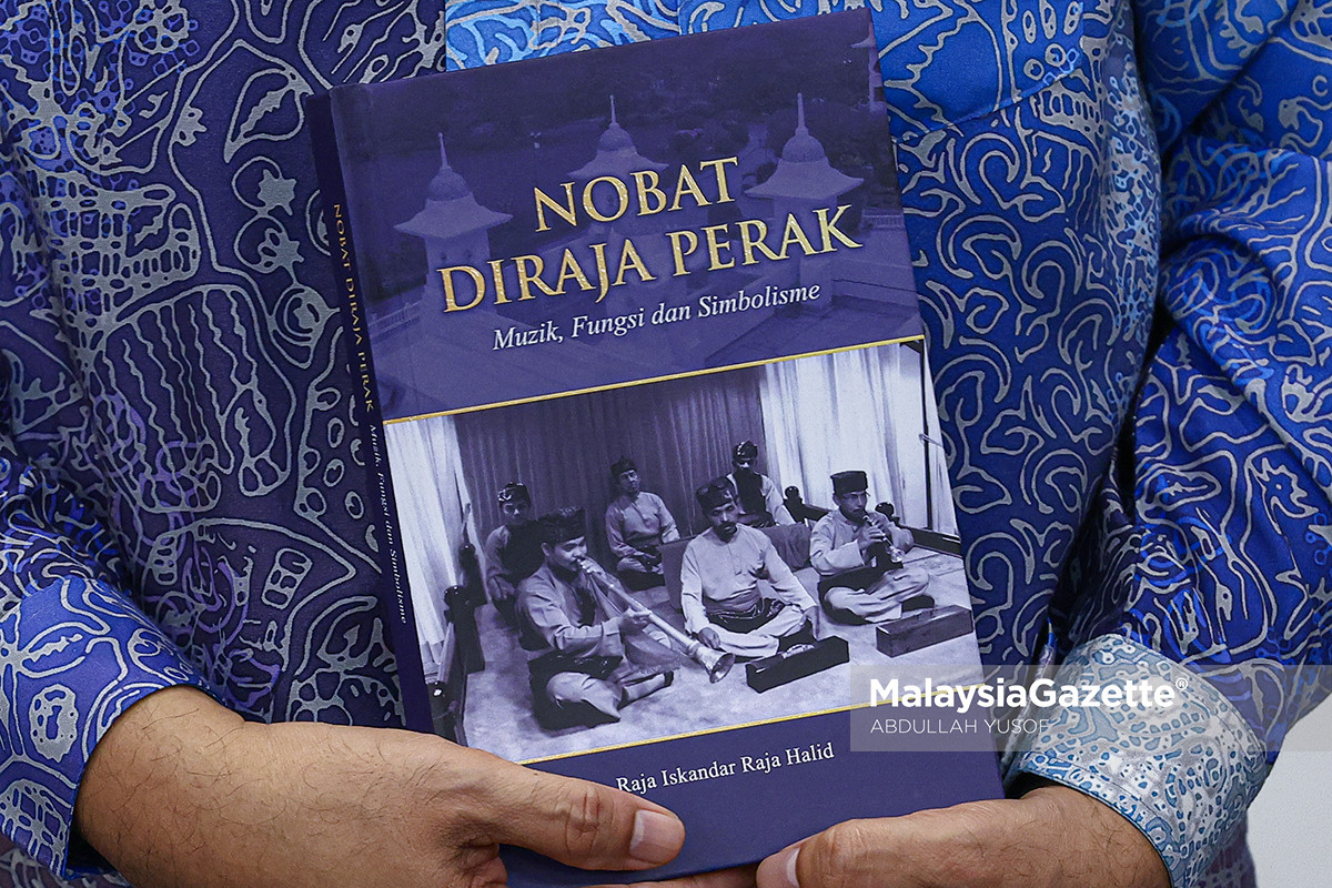 Nobat Diraja Perak simbol kedaulatan raja 🔗 Related Keyphrase (Sokongan) warisan nobat Perak seni istana Melayu nobat institusi diraja Perak sejarah nobat Melayu alat kebesaran diraja Perak penyelidikan nobat UMK