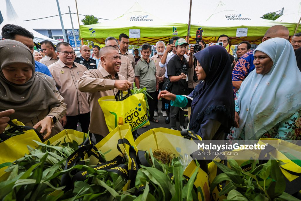 Antara yang menjadi tarikan pengunjung adalah jualan ayam serendah RM5 seekor pada waktu 'Happy Hour' sewaktu program itu berlangsung.