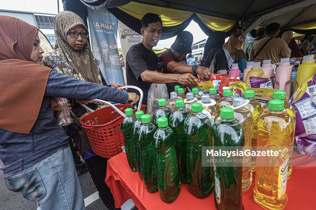 Antara yang menjadi tarikan pengunjung adalah jualan ayam serendah RM5 seekor pada waktu 'Happy Hour' sewaktu program itu berlangsung.
