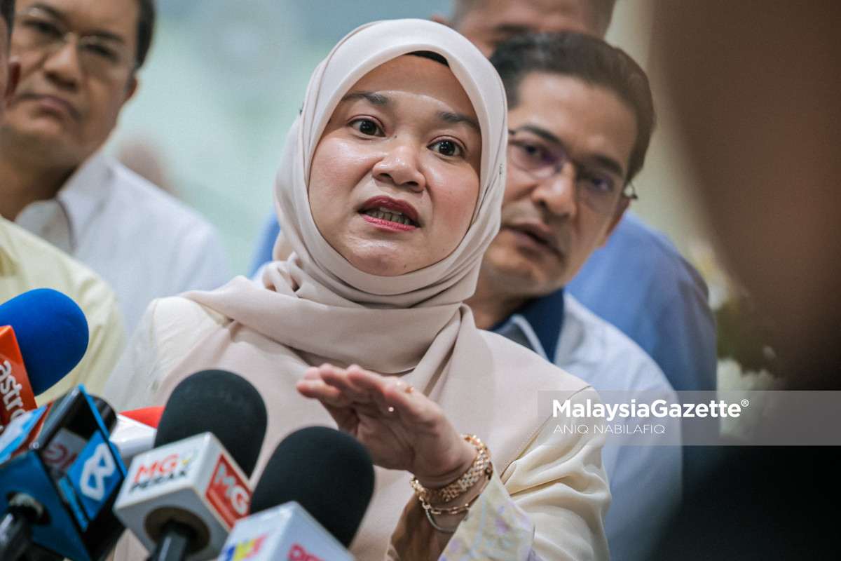 persekitaran sekolah kondusif tingkatkan prestasi pelajar infrastruktur sekolah berkualiti Malaysia, kemudahan sekolah luar bandar Perak Sarawak, prestasi SPM meningkat 2025, Fadhlina Sidek pendidikan Malaysia, proses pengajaran dan pembelajaran berkesan, jurang pendidikan bandar luar bandar, kualiti pendidikan negara