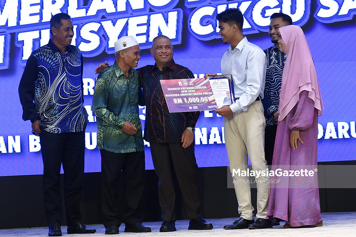 Insentif pelajar cemerlang SPM Perak Program Tuisyen Cikgu Saarani, Saarani Mohamad, Biasiswa Menteri Besar Perak, Anak Angkat Cikgu Saarani, pelajar cemerlang SPM 2025, Yayasan Perak, bantuan pendidikan Perak, insentif SPM Perak, pendidikan negeri Perak