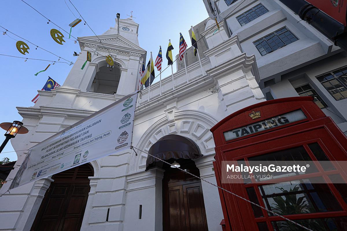 Menara Jam Taiping 140 Tahun Kini Dijadikan Pusat Interpretasi Pelawat Alternatif Tajuk SEO: Warisan Menara Jam Taiping kini tarikan pelancongan baharu The Fort Taiping diangkat sebagai Pusat Interpretasi Pelawat Menara Jam Taiping: Dari balai polis kolonial ke pusat pelawat Focus Keyphrase: Menara Jam Taiping Related Keyphrase: The Fort Taiping, sejarah Taiping Perak, pusat interpretasi pelawat Taiping, warisan kolonial Perak, pelancongan Taiping, Bandar Hujan Taiping