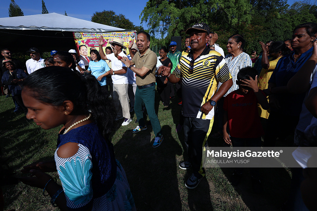 MIC hormati keputusan PN Related Keyphrases MIC tidak sertai PN Perikatan Nasional MIC S A Vigneswaran MIC kekal bersama BN Takiyuddin Hassan MIC hormati keputusan PN MIC tidak sertai PN MIC kekal bersama BN S A Vigneswaran Takiyuddin Hassan Perikatan Nasional MIC Penyertaan MIC dalam PN Politik Malaysia Bersatu dan MIC Hubungan MIC BN