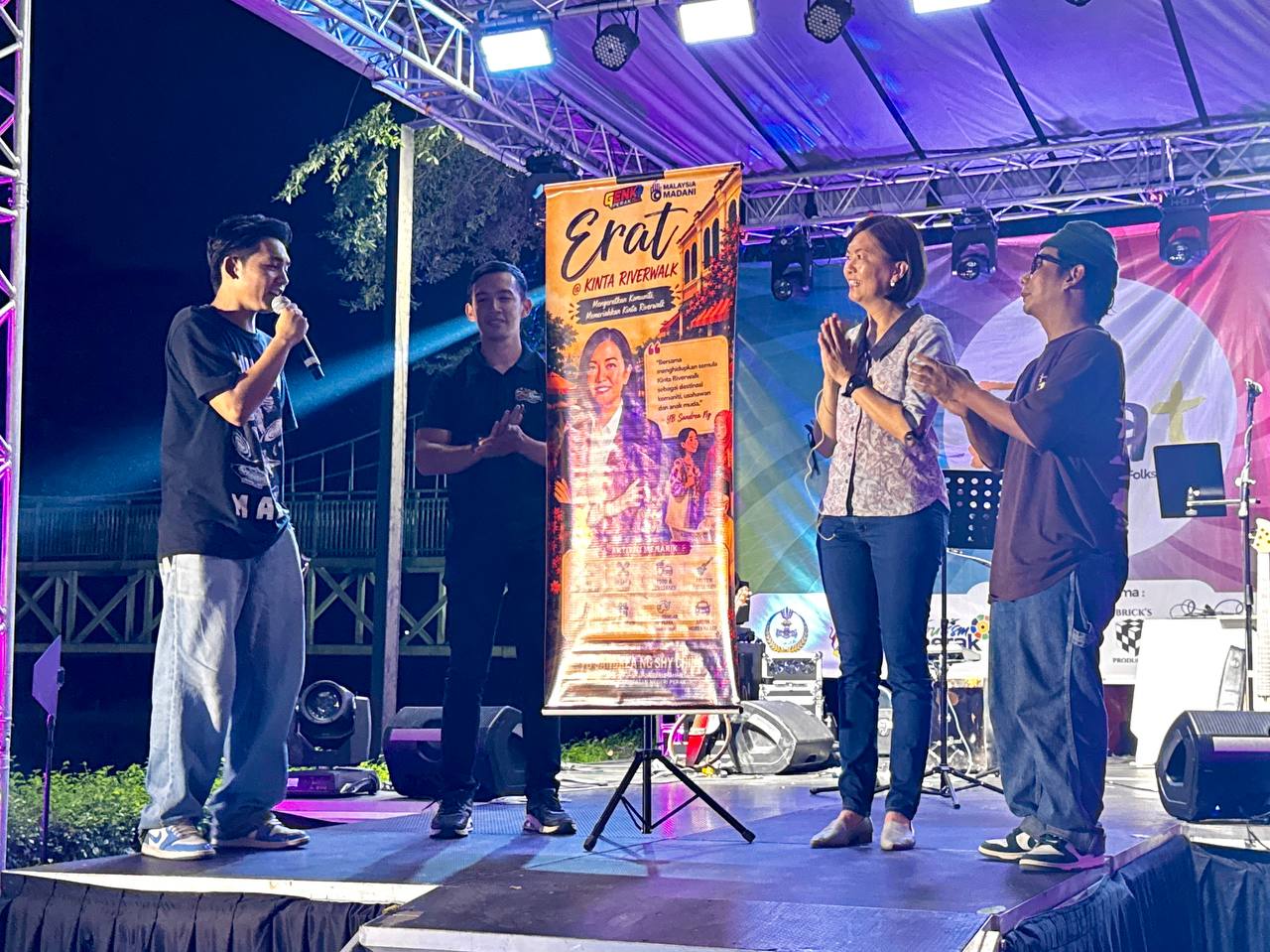 ERAT @ Kinta Riverwalk Related Keyphrases Kinta Riverwalk Ipoh 10,000 pengunjung Kinta Riverwalk aktiviti komuniti Ipoh Persatuan Komuniti Seniman Jalanan Perak tarikan pelancongan Ipoh ERAT @ Kinta Riverwalk Kinta Riverwalk Ipoh 10,000 pengunjung Kinta Riverwalk Aktiviti komuniti Ipoh Tarikan baharu Ipoh Pelancongan Ipoh Persatuan Komuniti Seniman Jalanan Perak Vendor tempatan Ipoh Ruang awam Ipoh Acara hujung minggu Ipoh