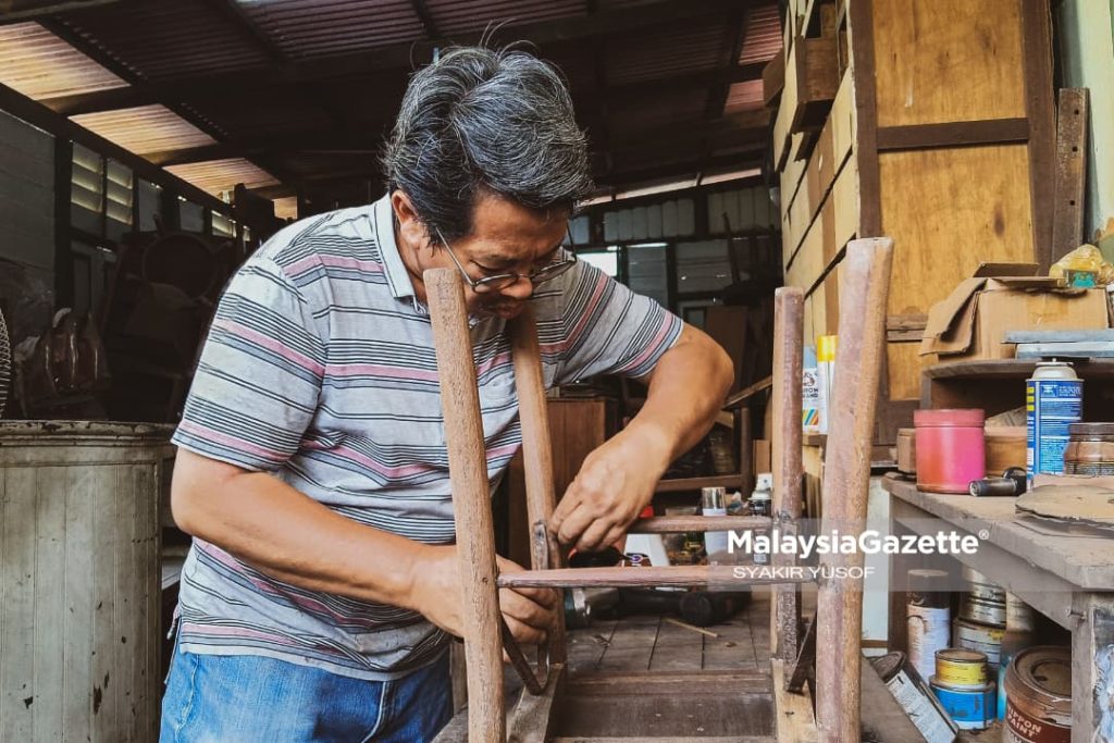 Khidmat baik pulih barangan antik jadi keunikan Vintage Ipoh Gallery