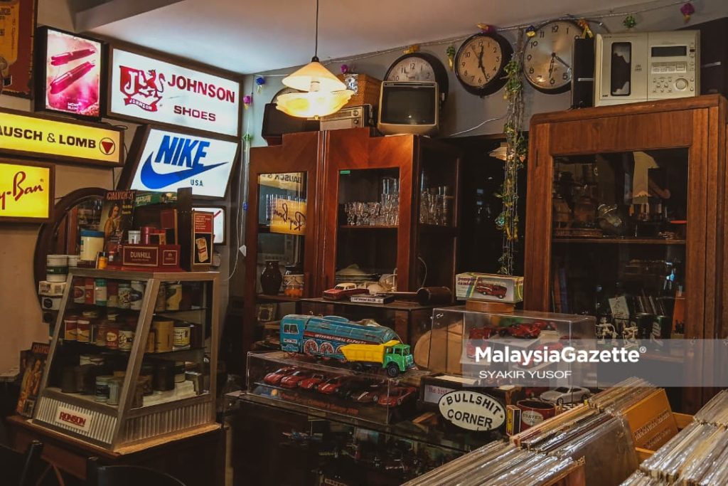 Khidmat baik pulih barangan antik jadi keunikan Vintage Ipoh Gallery