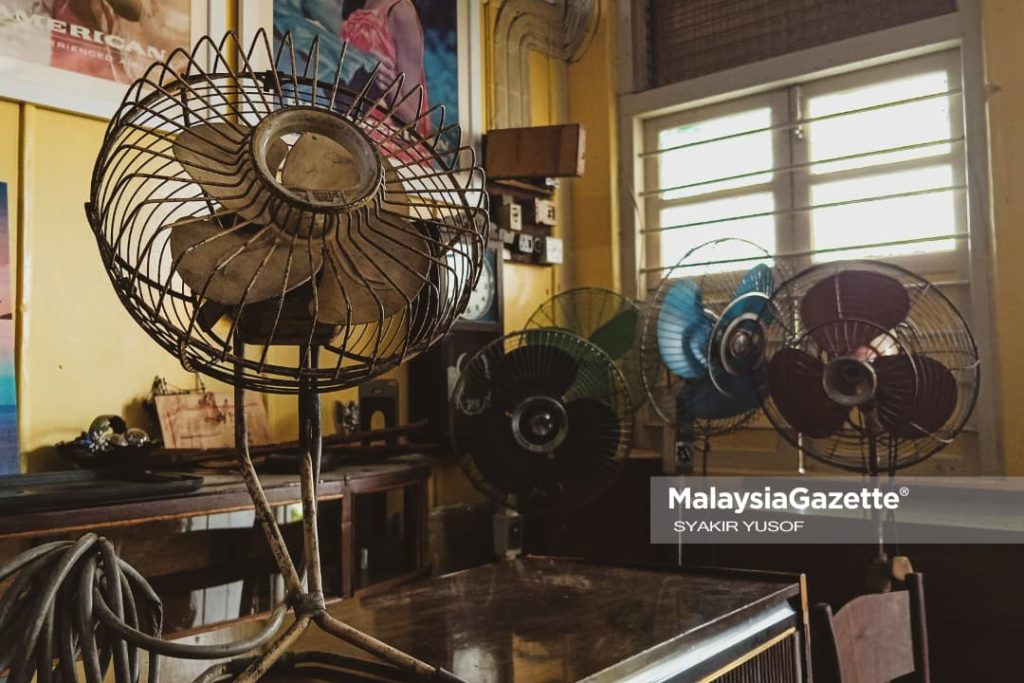 Khidmat baik pulih barangan antik jadi keunikan Vintage Ipoh Gallery