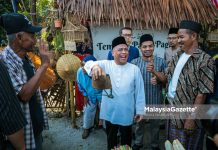 MB Perak santuni peniaga, pengunjung Pasar Pagi Sungai Bayor MB Perak santuni peniaga, pengunjung Pasar Pagi Sungai Bayor