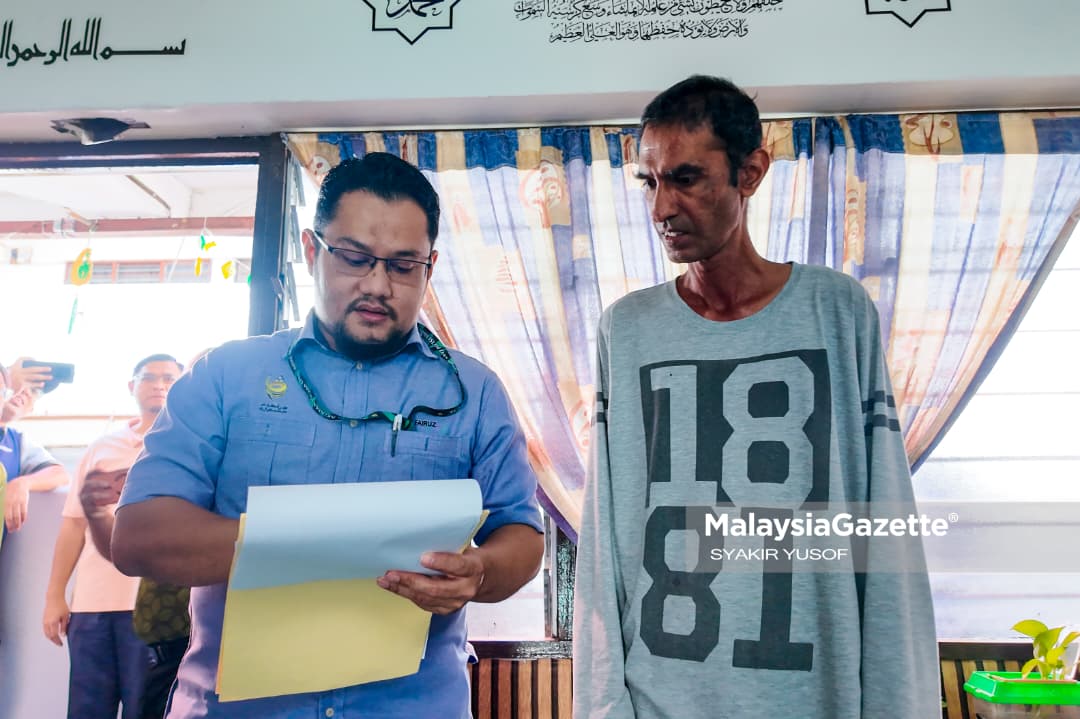 Bapa cekal jaga dua anak sakit kronik Keyphrase Synonyms bapa tabah jaga anak sakit kronik bapa asnaf jaga dua anak sakit keluarga asnaf diuji penyakit kronik bapa besarkan anak sakit kronik pengorbanan bapa demi anak sakit Related Keyphrase Dua anak perempuan sakit kronik Pengutip besi buruk sara keluarga Bantuan MAIPk kepada asnaf Rawatan di HRPB dan IJN Kisah keluarga asnaf di Ipoh