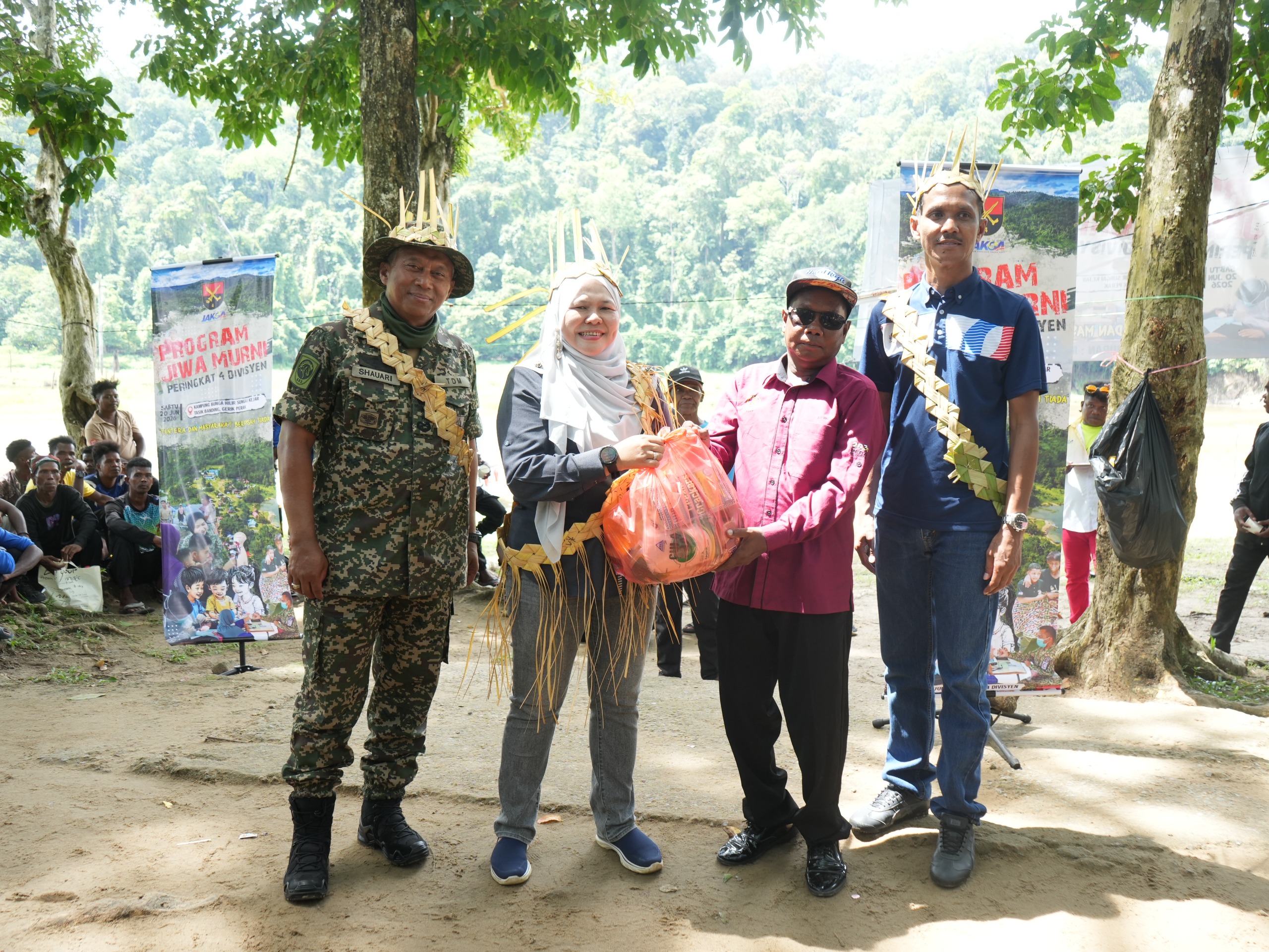 Program Jiwa Murni perkukuh hubungan tentera dan masyarakat Keyphrase Synonyms Program Jiwa Murni TDM hubungan tentera dan rakyat Tentera Bersama Rakyat Program Jiwa Murni 4 Divisyen kerjasama tentera dan komuniti Related Keyphrase 400 peserta Program Jiwa Murni Tentera Darat Malaysia Kampung Bunga Hilir Sungai Kejar Program komuniti pedalaman Hubungan tentera awam