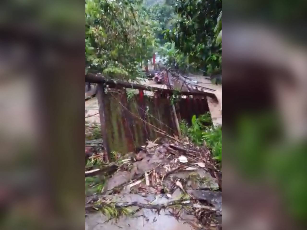 20 Orang Asli terputus hubungan akibat jambatan runtuh di Gopeng Keyphrase Synonyms jambatan runtuh di Kampung Ulu Geruntum kepala air di Gopeng Orang Asli terkandas akibat jambatan runtuh wanita hamil dan bayi terperangkap di Gopeng laluan terputus akibat kepala air Related Keyphrase jambatan runtuh di Gopeng kepala air di Kampung Ulu Geruntum Orang Asli terperangkap akibat banjir wanita hamil dan bayi terkandas JBPM Perak operasi menyelamat
