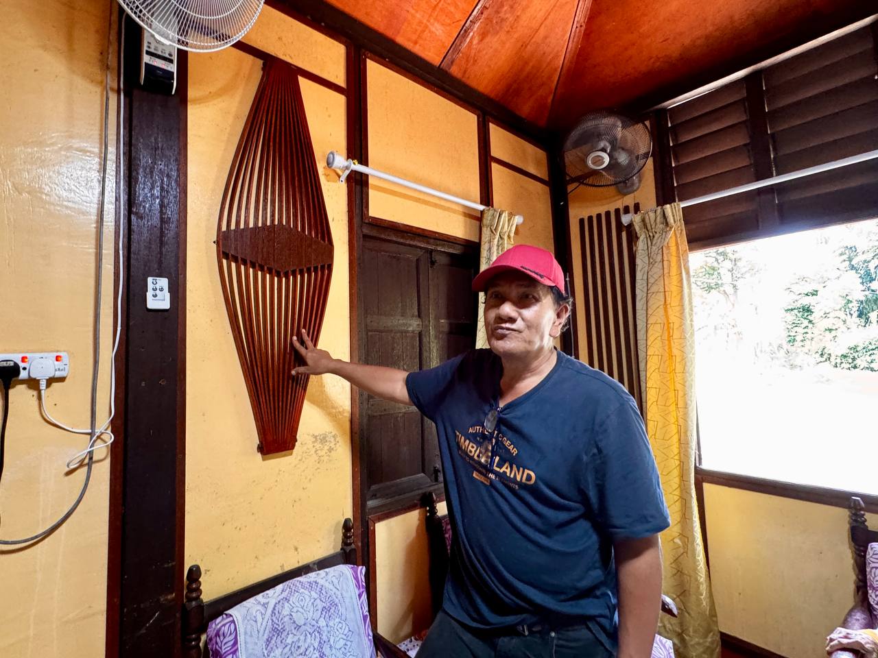 Bekas pensyarah muzik cantikkan rumah pusaka kampar kampung kota bharu Rumah pusaka 125 tahun di Gopeng Seni pertukangan kayu rumah pusaka Bekas pensyarah muzik Gopeng Kos baik pulih rumah pusaka RM45,000 Rumah kayu tradisional Perak Rumah pusaka keluarga dicantikkan semula