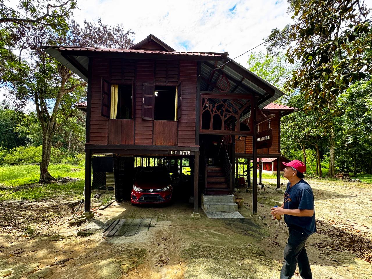 Bekas pensyarah muzik cantikkan rumah pusaka kampar kampung kota bharu Rumah pusaka 125 tahun di Gopeng Seni pertukangan kayu rumah pusaka Bekas pensyarah muzik Gopeng Kos baik pulih rumah pusaka RM45,000 Rumah kayu tradisional Perak Rumah pusaka keluarga dicantikkan semula