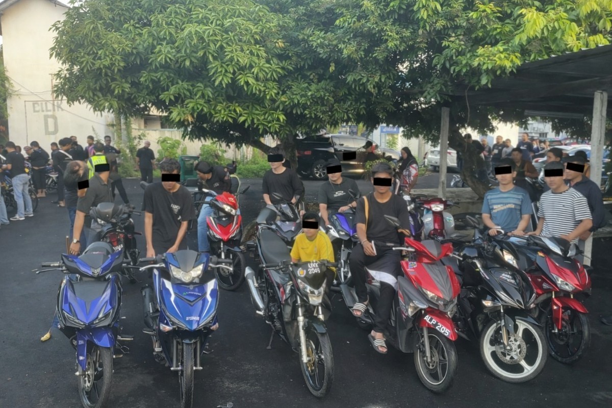 Op Bersepadu Motosikal Ipoh Keyphrase Synonyms operasi motosikal di Ipoh Op Motosikal Polis Perak operasi samseng jalanan Ipoh pemeriksaan motosikal di Jalan Jelapang-Silibin operasi bersepadu polis motosikal Related Keyphrase Pelajar sekolah diperiksa dalam Op Bersepadu Motosikal 57 motosikal disita di Ipoh Polis Perak perangi samseng jalanan Operasi motosikal Jalan Jelapang-Silibin 306 saman trafik dikeluarkan di Ipoh