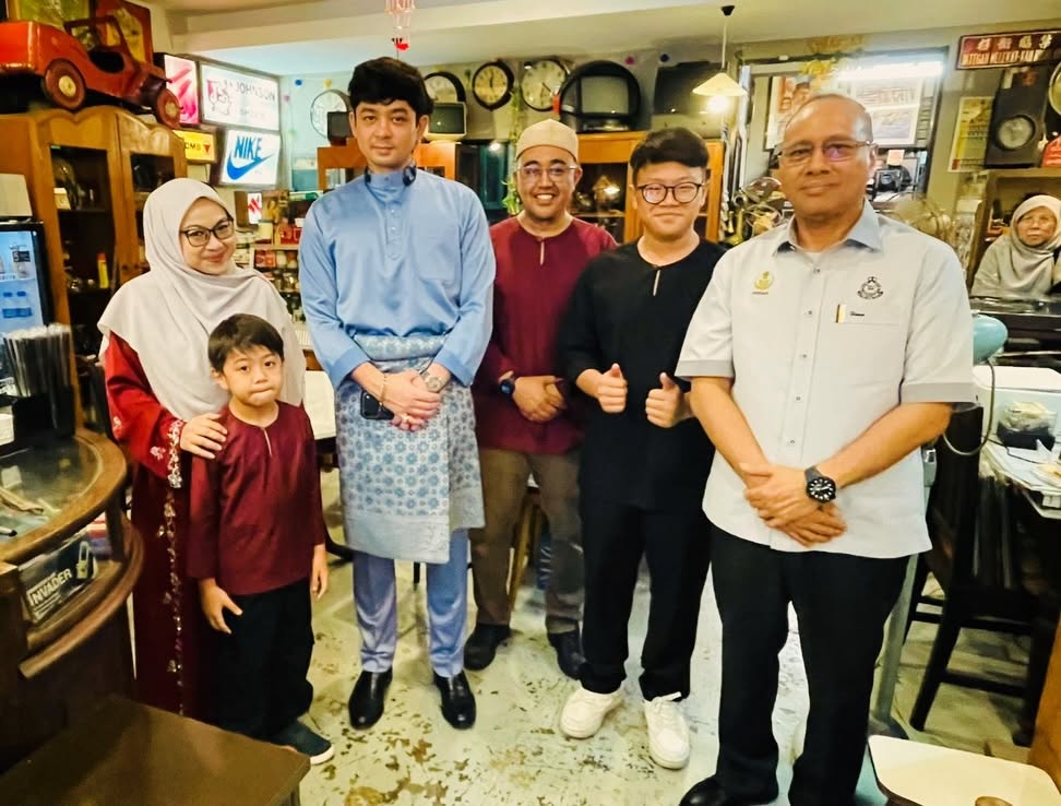 Khidmat baik pulih barangan antik jadi keunikan Vintage Ipoh Gallery