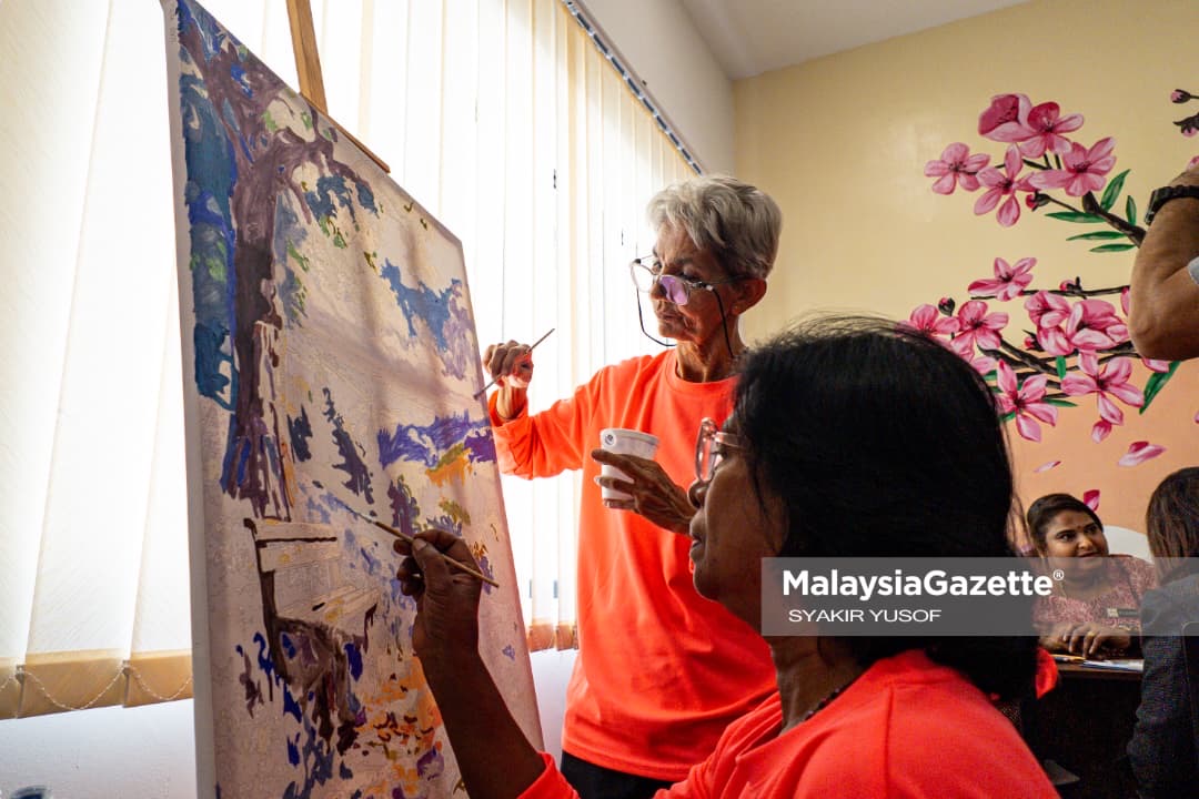 Halaman Suri Sejahtera Perak ⸻ Keyphrase Synonyms * Pusat komuniti Halaman Suri Sejahtera * Inisiatif Halaman Suri Sejahtera * Pusat sokongan wanita Perak * Pusat sokongan warga emas Perak * Program kesejahteraan komuniti Perak ⸻ Related Keyphrase (5) 1. Salbiah Mohamed Halaman Suri Sejahtera 2. Saarani Mohamad Perak Sejahtera 2030 3. Pusat komuniti wanita Perak 4. Sokongan warga emas Perak 5. Pembangunan sosial Perak