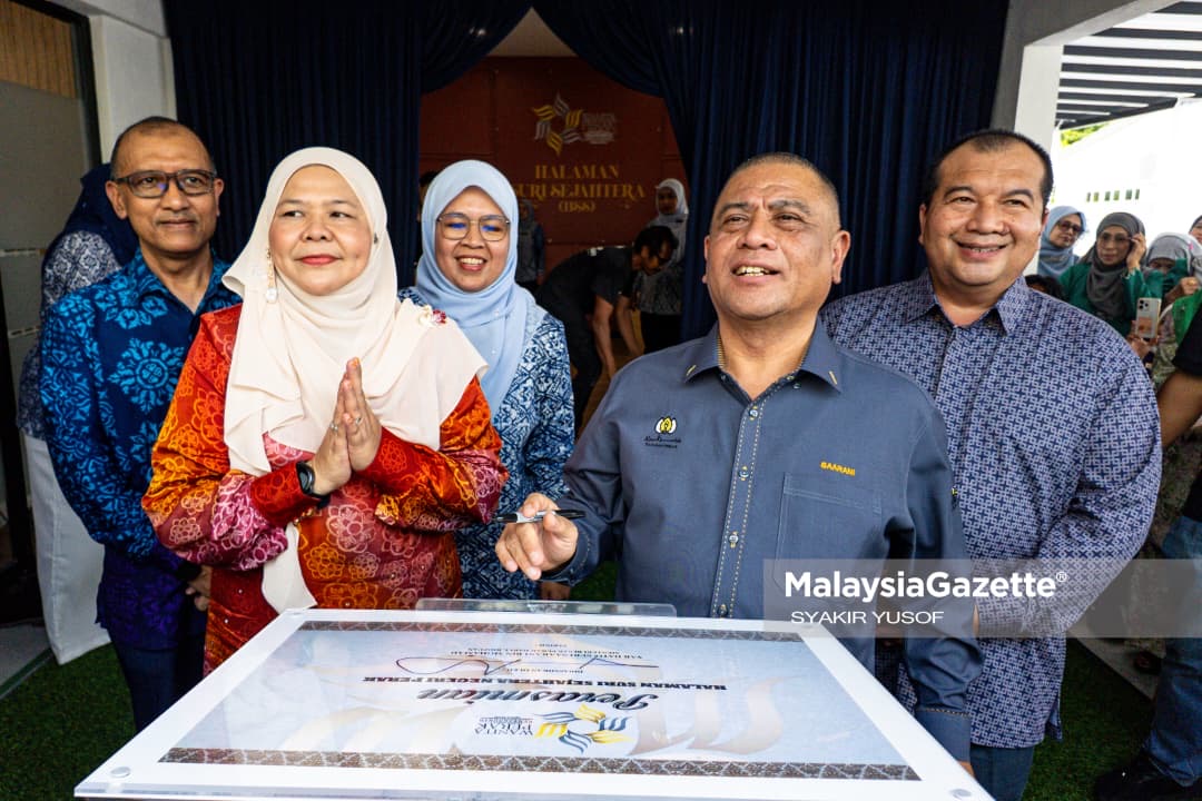 Halaman Suri Sejahtera Perak ⸻ Keyphrase Synonyms * Pusat komuniti Halaman Suri Sejahtera * Inisiatif Halaman Suri Sejahtera * Pusat sokongan wanita Perak * Pusat sokongan warga emas Perak * Program kesejahteraan komuniti Perak ⸻ Related Keyphrase (5) 1. Salbiah Mohamed Halaman Suri Sejahtera 2. Saarani Mohamad Perak Sejahtera 2030 3. Pusat komuniti wanita Perak 4. Sokongan warga emas Perak 5. Pembangunan sosial Perak