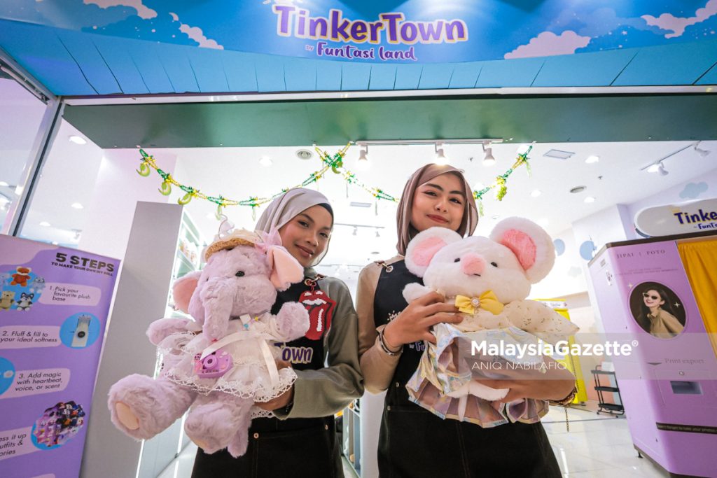 Aktiviti DIY rantai kunci 'pixel beads' antara tarikan Tinker Town