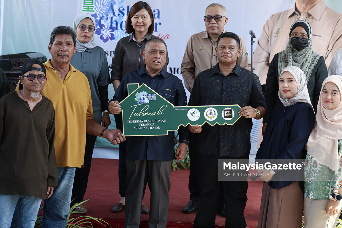Rumah mampu milik Perak Keyphrase synonyms Perumahan mampu milik Perak Rumah berkualiti untuk rakyat Perak Projek rumah mampu milik Perak Penyediaan rumah rakyat Perak Dasar perumahan Perak Sejahtera 2030 Related keyphrase (5 cadangan) Saarani Mohamad perumahan Perak Kerajaan Perak sedia rumah mampu milik Projek Perumahan Perakku Lembaga Perumahan dan Hartanah Perak (LPHP) Pembangunan perumahan Chemor