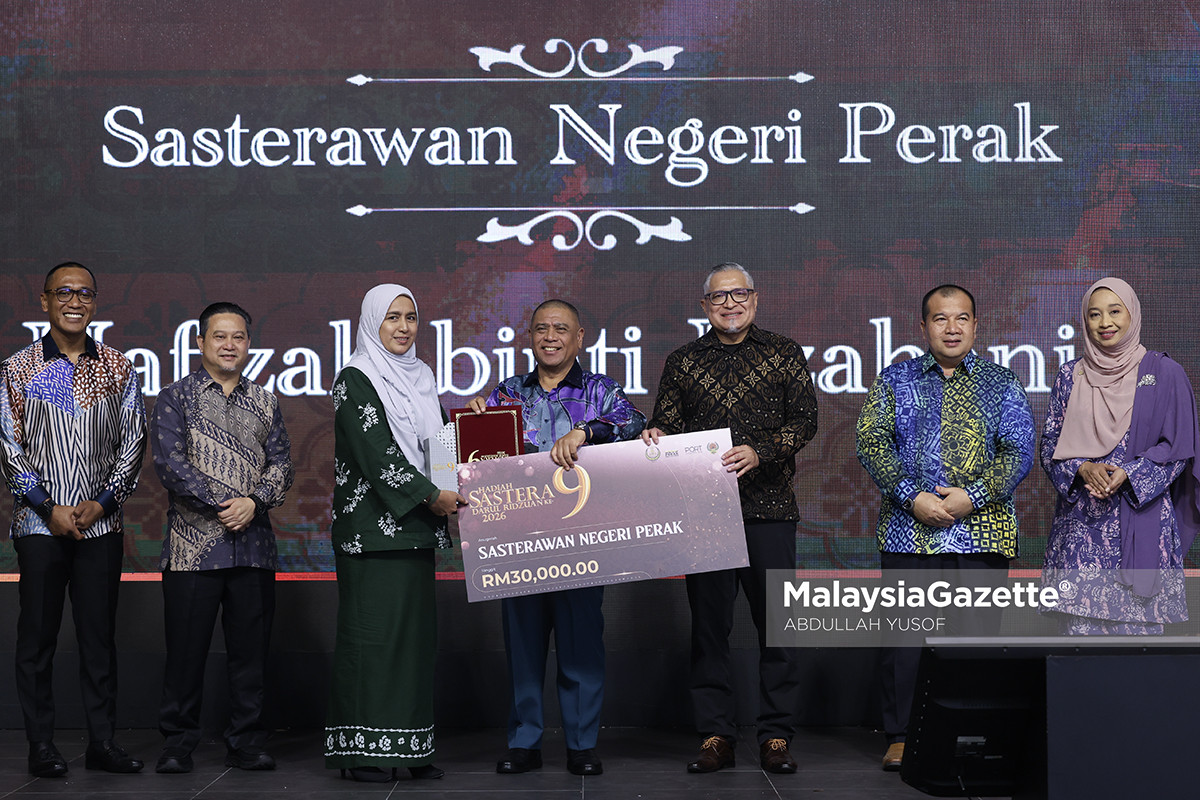 Sasterawan Negeri Perak Hafizah Iszahanid Keyphrase synonyms Hafizah Iszahanid Sasterawan Negeri Perak Hafizah Iszahanid Sasterawan Negeri Perak 2026 Penulis Hafizah Iszahanid Novelis Hafizah Iszahanid Related keyphrase (5) Penulisan kreatif sebagai terapi Hadiah Sastera Darul Ridzuan Hafizah Iszahanid wartawan Berita Harian Sasterawan Negeri Perak 2026 Anugerah Hadiah Sastera Darul Ridzuan Perak