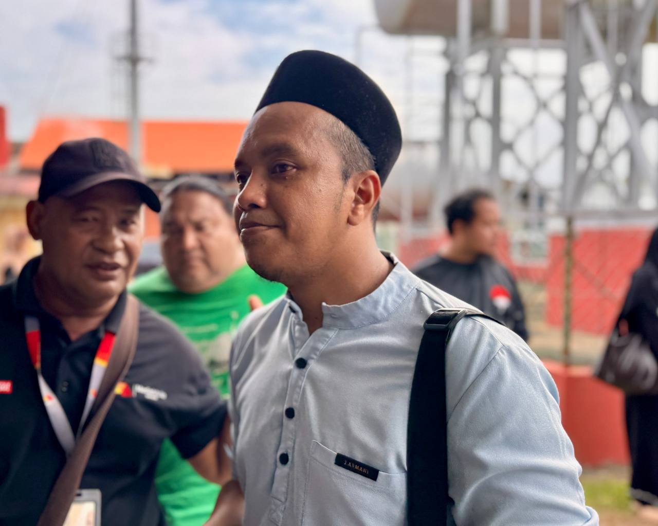Bapa mangsa kemalangan Teluk Intan tuntut keadilan Keyphrase synonyms Bapa mangsa nahas Teluk Intan Keadilan buat mangsa kemalangan Teluk Intan Bapa remaja maut tuntut keadilan Keluarga mangsa kemalangan maut Nahas dua remaja perempuan maut Related keyphrase (5) Dua remaja maut Teluk Intan Pemandu positif dadah Teluk Intan Kemalangan Jalan Padang Tembak Bapa mangsa tuntut hukuman setimpal Nahas maut Hilir Perak Dania Arissa Atikah
