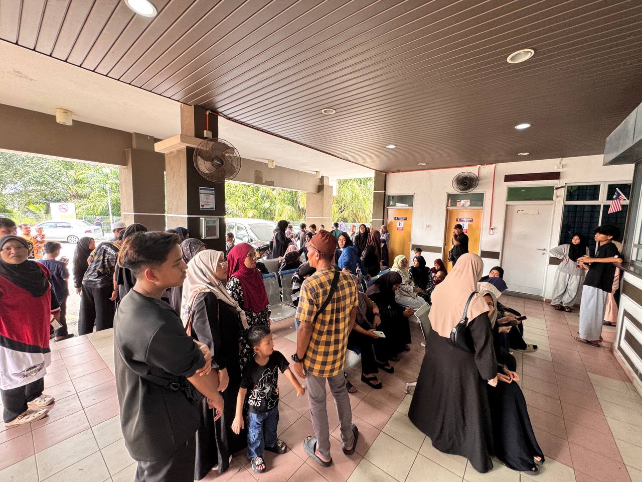Bapa mangsa kemalangan Teluk Intan tuntut keadilan Keyphrase synonyms Bapa mangsa nahas Teluk Intan Keadilan buat mangsa kemalangan Teluk Intan Bapa remaja maut tuntut keadilan Keluarga mangsa kemalangan maut Nahas dua remaja perempuan maut Related keyphrase (5) Dua remaja maut Teluk Intan Pemandu positif dadah Teluk Intan Kemalangan Jalan Padang Tembak Bapa mangsa tuntut hukuman setimpal Nahas maut Hilir Perak