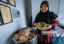 Hasnah bina perniagaan dim sum halal, kini tembusi pasaran Semenanjung dim sum halal Keyphrase synonyms: produk dim sum halal, makanan dim sum halal, dim sum sejuk beku halal, produk makanan halal, dim sum Muslim 5 Related keyphrase: perniagaan dim sum halal dim sum sejuk beku usahawan makanan halal produk halal Perak