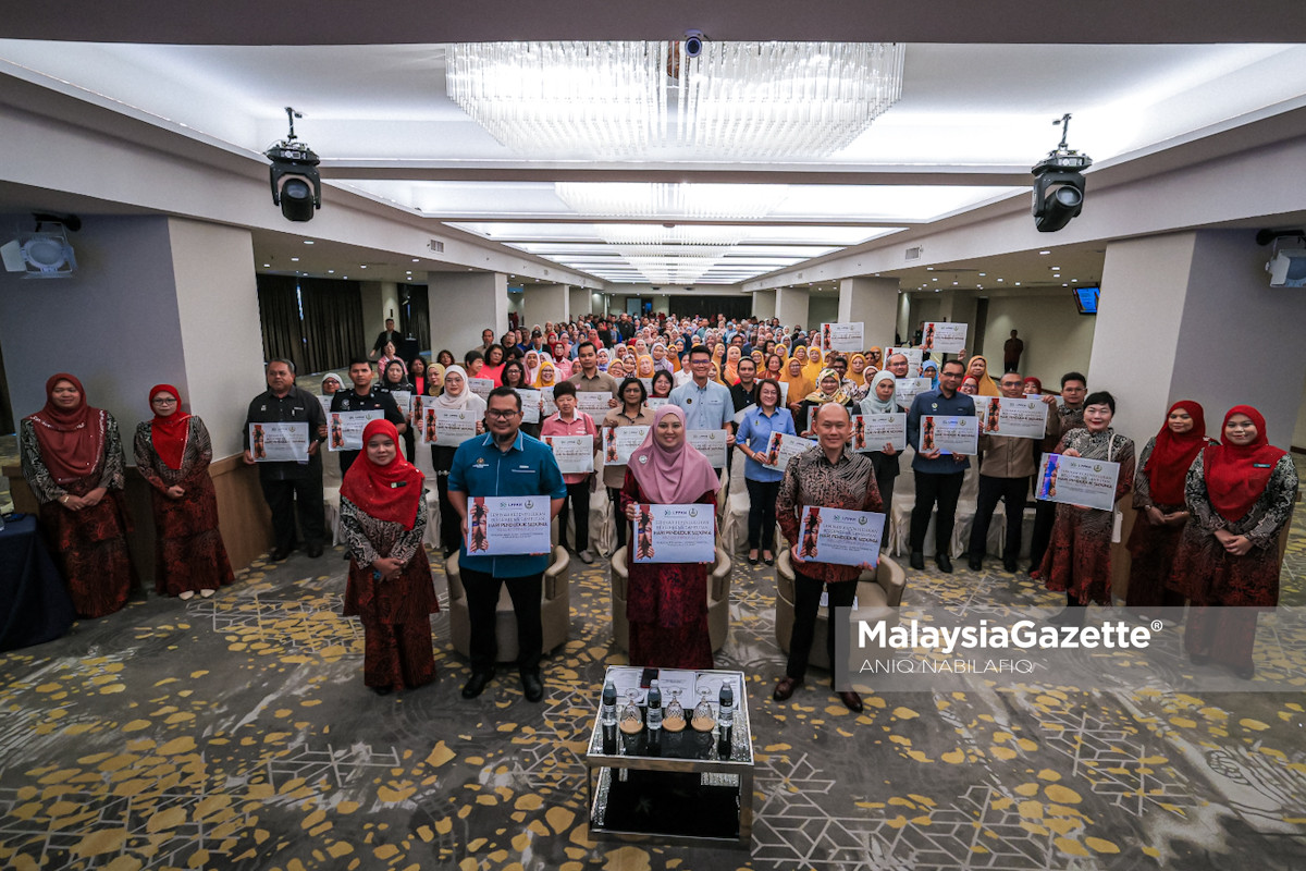 pusat jagaan warga emas Keyphrase synonyms: pusat penjagaan warga emas, pusat jagaan orang tua, pusat penjagaan orang tua, pusat jagaan warga emas seluruh negara Related keyphrase 1: piawaian pusat jagaan warga emas Related keyphrase 2: peraturan pusat penjagaan warga emas Related keyphrase 3: penjagaan warga emas di Malaysia Related keyphrase 4: ekonomi penjagaan warga emas Related keyphrase 5: keselamatan warga emas