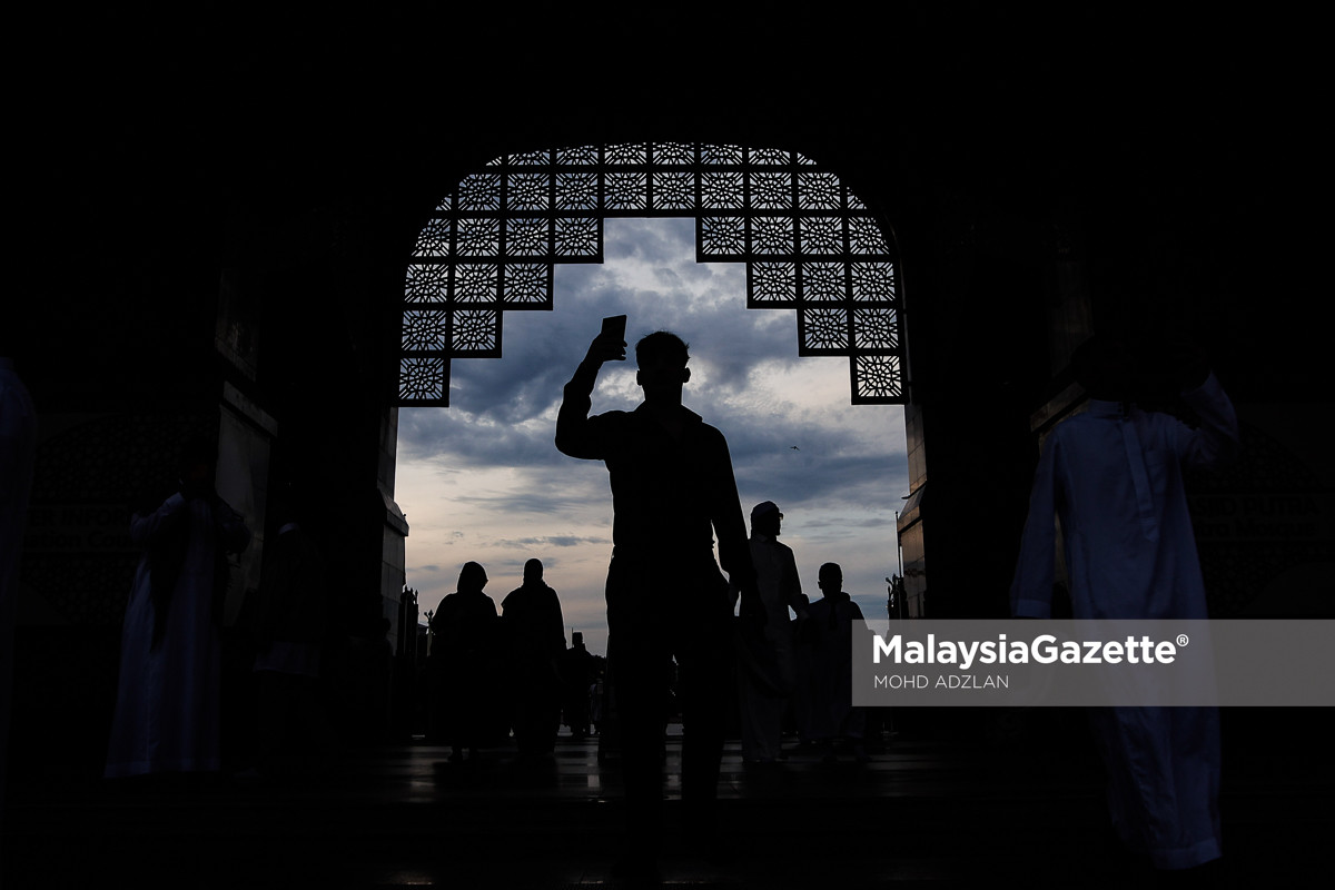 institusi agama peranan institusi agama, institusi agama Perak, peranan institusi agama Perak, institusi agama dan masyarakat, institusi agama negeri kesejahteraan negeri Perak JAIPk peranan institusi agama dalam masyarakat institusi agama dan kesejahteraan rakyat transformasi institusi agama