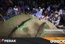 MGPerak: Nahas Lori Imigresen: Jenazah Tiga Sekeluarga Selamat Dikebumikan Dalam Satu Liang Lahad