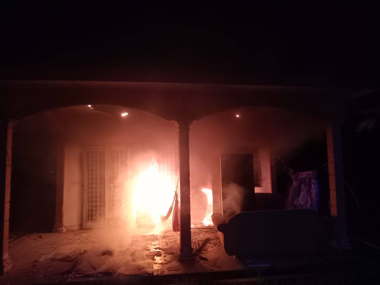 tiga beranak maut kebakaran Keyphrase synonyms: tiga beranak maut dalam kebakaran, tiga sekeluarga maut kebakaran, tiga maut kebakaran rumah, bapa dan dua anak maut, kebakaran rumah Bagan Serai 5 Related keyphrase: tiga beranak Rohingya maut kebakaran rumah Bagan Serai bapa dan dua anak maut mangsa terperangkap dalam kebakaran JBPM Perak