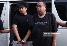 Dua rakan didakwa tipu kedai pajak guna emas palsu Tipu kedai pajak guna emas palsu Keyphrase synonyms: menipu kedai pajak dengan emas palsu, pajak emas palsu, sindiket emas palsu, gadai barang kemas palsu Related keyphrase: 1. dua rakan didakwa tipu kedai pajak 2. kes pajak emas palsu Batu Gajah 3. barang kemas palsu untuk pajakan 4. kesalahan menipu kedai pajak 5. Mahkamah Majistret Batu Gajah