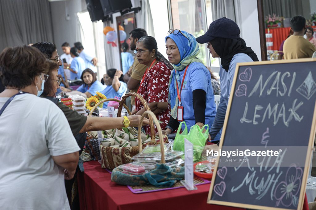 Warga emas jana pendapatan, bina keyakinan menerusi ‘Bazaar by Seniors’