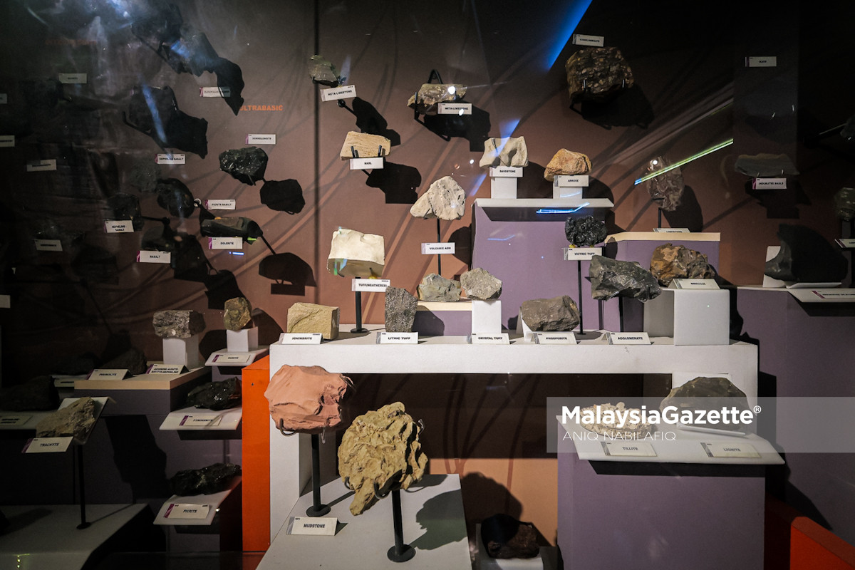 Muzium Geologi Keyphrase synonyms: Muzium Geologi Ipoh, Muzium Geologi Perak, muzium geologi Malaysia, muzium geosains Related keyphrases — 4 untuk Yoast Premium: tempat menarik di Ipoh muzium di Ipoh T-Rex Ipoh serpihan meteor Related keyword tambahan: tempat pelancongan pendidikan di Ipoh Meta description Muzium Geologi Ipoh menampilkan T-Rex, serpihan meteor, kayu terkejur dan hampir 700 spesimen batuan, mineral serta fosil.
