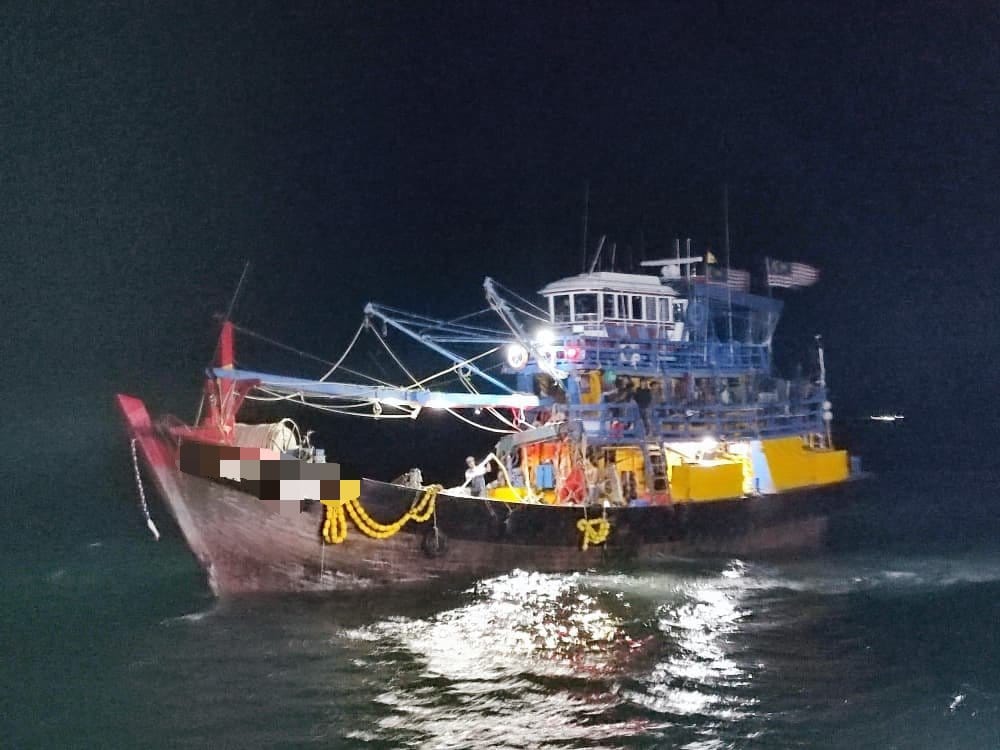Maritim Malaysia tahan dua vesel, 41 kru di Pulau Pangkor