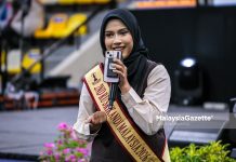 Kemahiran solekan jadi kerjaya, mampu raih lebih RM10,000 sebulan kemahiran solekan Keyphrase synonyms: kemahiran makeup, kemahiran jurusolek, kemahiran MUA, kemahiran solekan pengantin Related keyphrases — 4 untuk Yoast Premium: kerjaya jurusolek kerjaya MUA solekan pengantin groom stylist
