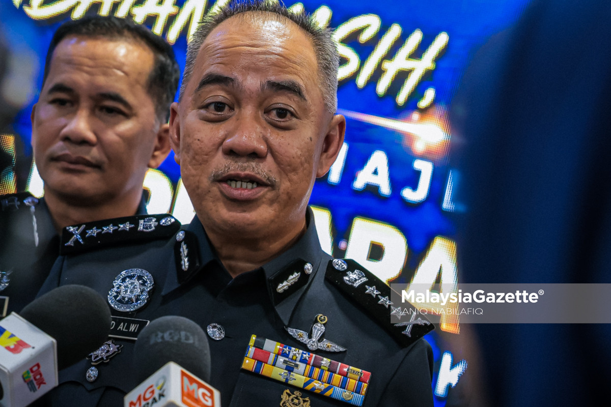 10 saksi kes tembakan Bidor Keyphrase synonyms: polis rakam keterangan 10 saksi, 10 saksi dirakam keterangan, saksi kes tembakan Bidor, siasatan kes tembakan Bidor Related keyphrases: kes tembakan stesen minyak Bidor polis rakam keterangan saksi lelaki ditembak di Bidor siasatan tembakan di Bidor tembakan di stesen minyak