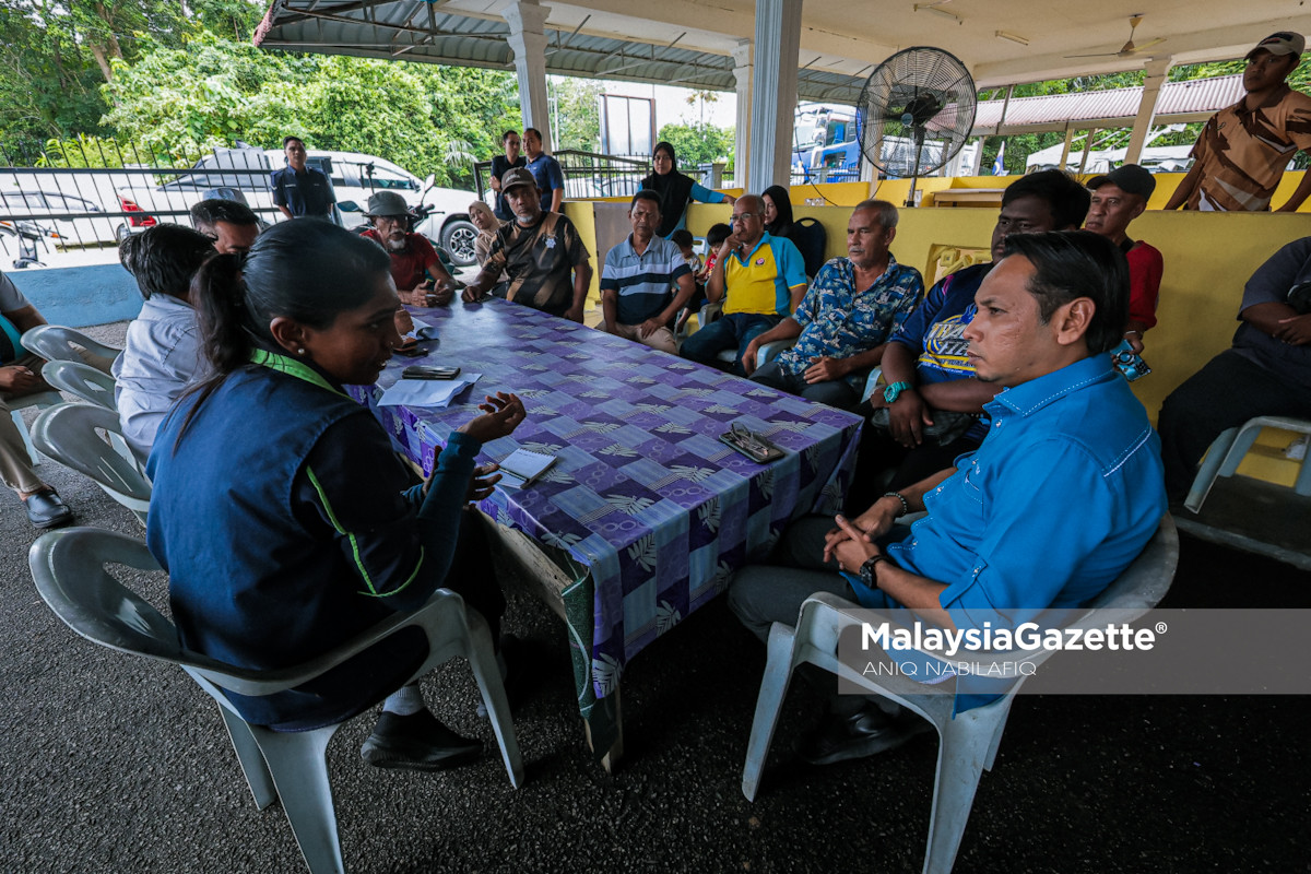 gangguan lalat di Kampar gangguan lalat di Perak, masalah lalat di Kampar, dakwaan baja mentah punca lalat, penggunaan tinja ayam sebagai baja, siasatan gangguan lalat siasatan gangguan lalat di Kampar baja mentah punca gangguan lalat tinja ayam tidak diproses sebagai baja Kampung Changkat Tualang dan Redang Sawa Mohd Azlan Helmi gangguan lalat