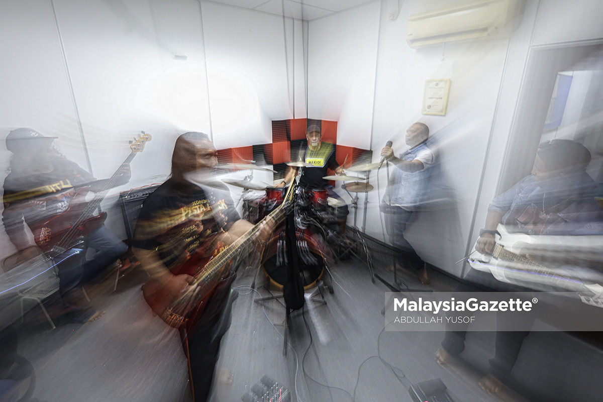 kumpulan rock Jitu kumpulan Jitu Ipoh, kumpulan rock Jitu kembali aktif, kebangkitan semula kumpulan Jitu, Jitu kumpulan rock era 90-an 1. Jitu kembali gegar pentas rock 2. kumpulan rock Malaysia era 90-an 3. album Etika Masa Jitu 4. lagu Terkunci Dalam Sengsara 5. single Rindu Dalam Sengsara