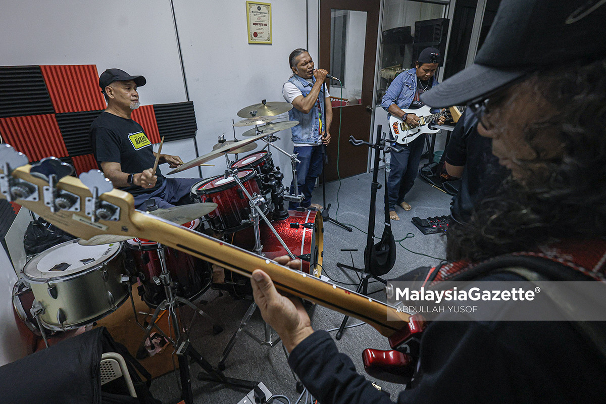 kumpulan rock Jitu kumpulan Jitu Ipoh, kumpulan rock Jitu kembali aktif, kebangkitan semula kumpulan Jitu, Jitu kumpulan rock era 90-an 1. Jitu kembali gegar pentas rock 2. kumpulan rock Malaysia era 90-an 3. album Etika Masa Jitu 4. lagu Terkunci Dalam Sengsara 5. single Rindu Dalam Sengsara
